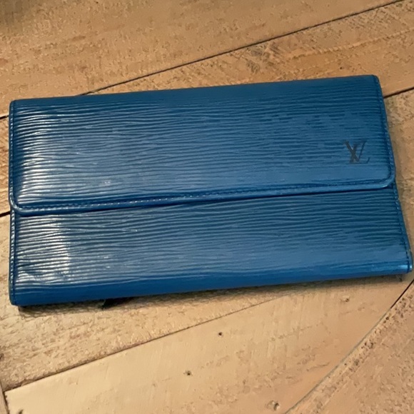 Authentic Louis Vuitton wallet - Picture 1 of 6